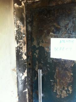 Panică în blocul pensionarilor: Incendiu izbucnit în lift